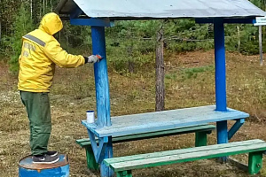 Чтобы выходные на свежем воздухе были не только приятными, но и безопасными, сотрудники Няганского авиаотделения Авиалесоохраны Югры провели благоустройство зон отдыха: