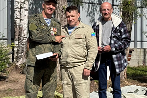 Няганское авиаотделение, возглавляемое Василием Томенюком, было отмечено командиром воинской части Иваном Ермоленко за бескорыстную помощь и всестороннюю поддержку воинов России, выполняющих задачи в зоне СВО.