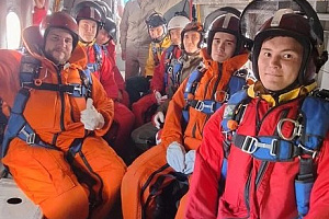 В Белоярском авиаотделении 19 мая парашютисты-пожарные прошли воздушную тренировку – прыжки с парашютом с самолëта Ан-2.