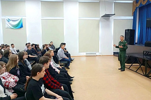 Вчера директор Авиалесоохраны Югры Андрей Ерицов и начальник Нефтеюганского авиаотделения Николай Ласый встретились со студентами Нефтеюганского политехнического колледжа. Встреча состоялась в рамках соглашения о сотрудничестве между учреждениями.